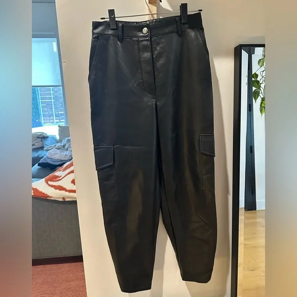 Aritzia Wilfred Modern Faux Leather cargo pants - Picture 3 of 4